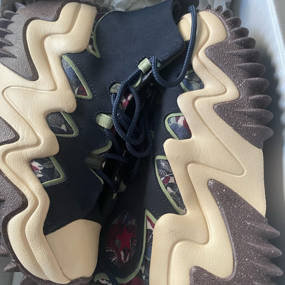 Stylish Blue, brown and tan converse Shoes